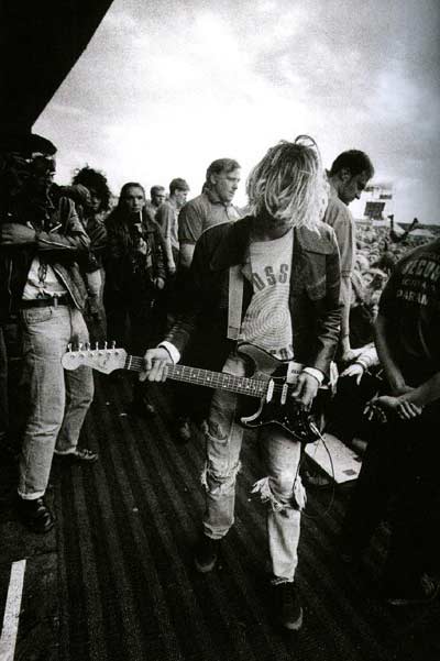 Kurt and fans.jpg